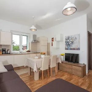 https://apartment-sunny-place-zadar.hotelinzadar.com